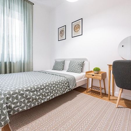 Vertigo One Bedroom Apartment - Free Private Parking-Fast Wi-Fi โนวีซาด ภายนอก รูปภาพ