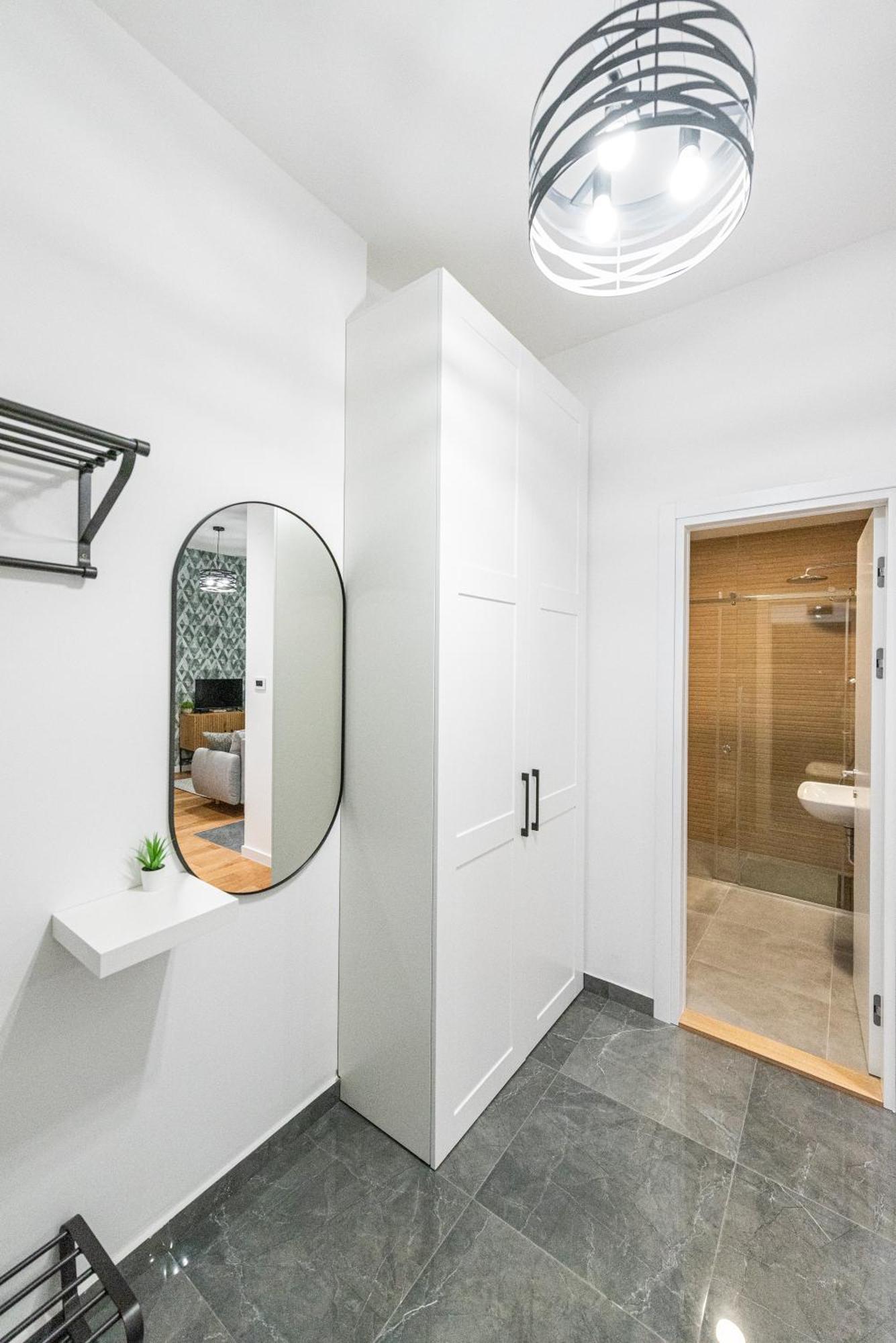 Vertigo One Bedroom Apartment - Free Private Parking-Fast Wi-Fi โนวีซาด ภายนอก รูปภาพ