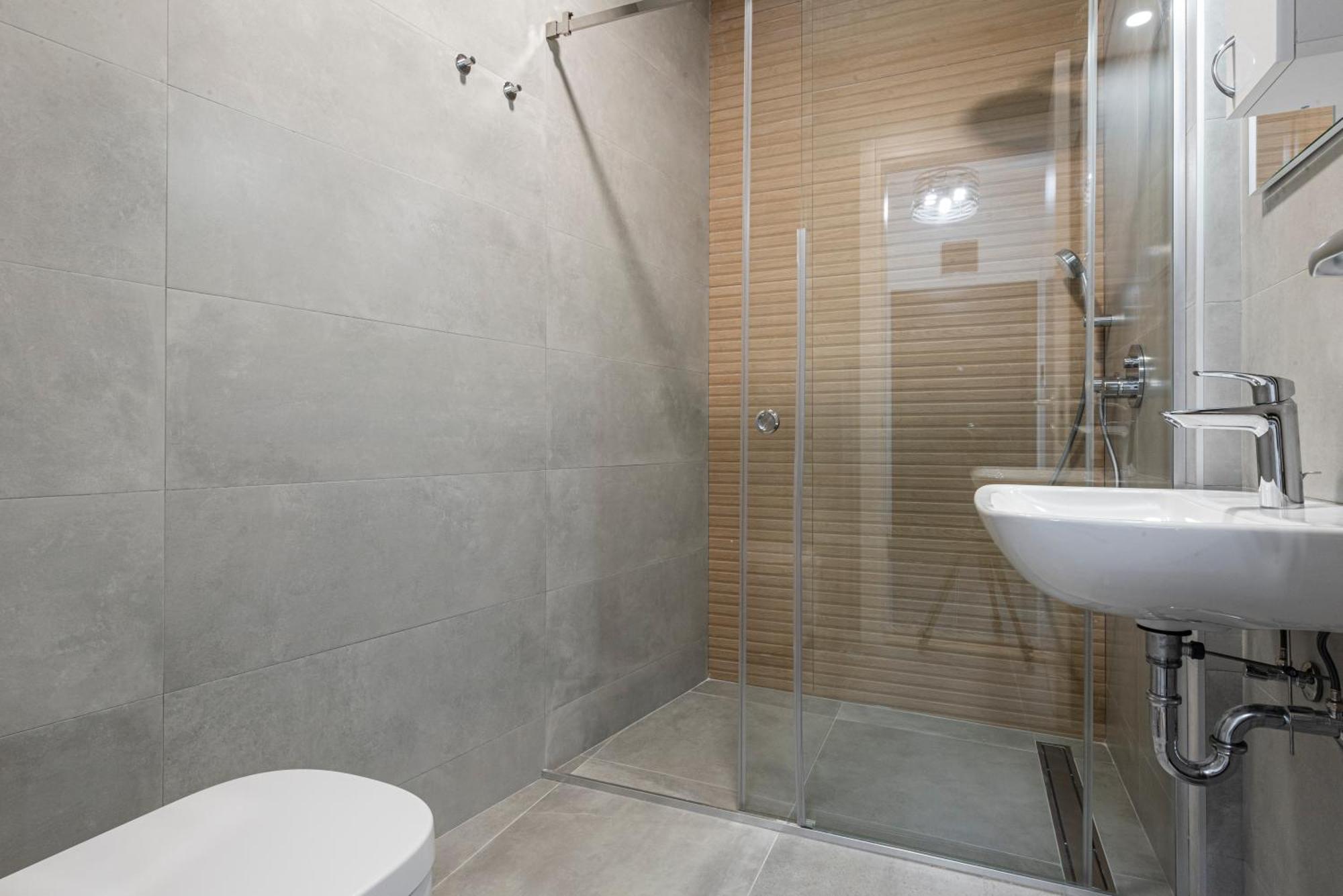 Vertigo One Bedroom Apartment - Free Private Parking-Fast Wi-Fi โนวีซาด ภายนอก รูปภาพ
